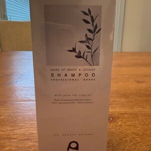 Professional Grade Makeup Brush Shampoo